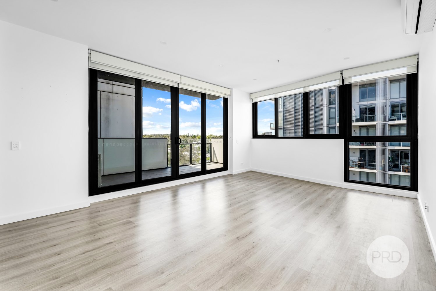 908/8 Aviators Way PENRITH 4