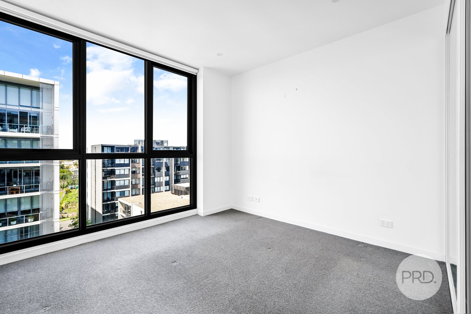 908/8 Aviators Way PENRITH 8