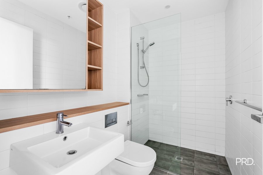 908/8 Aviators Way Penrith 7