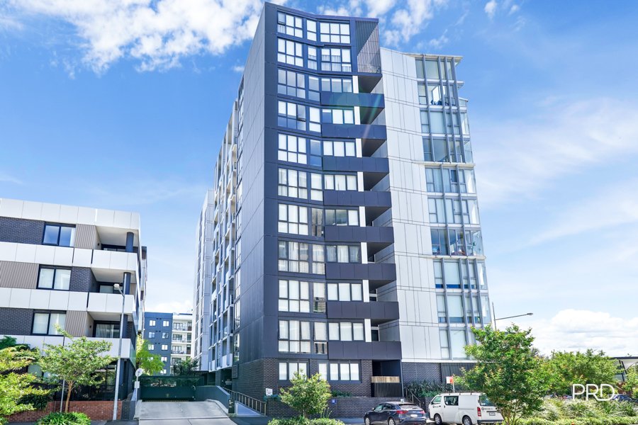 908/8 Aviators Way Penrith 11