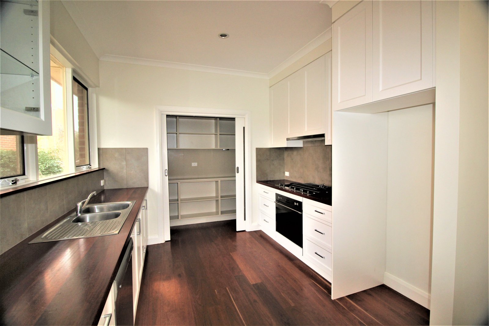 Gallery: 91 Beach Road