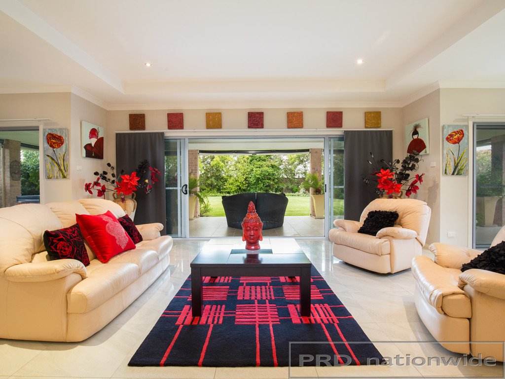 91 Canterbury Drive RAWORTH 9