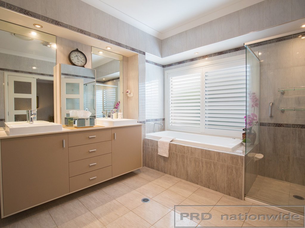 91 Canterbury Drive RAWORTH 18