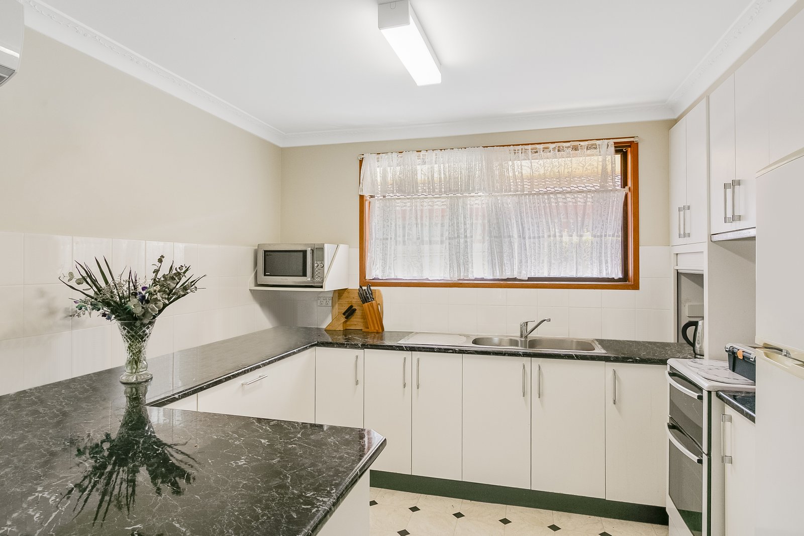 91 Companion Way TWEED HEADS 4