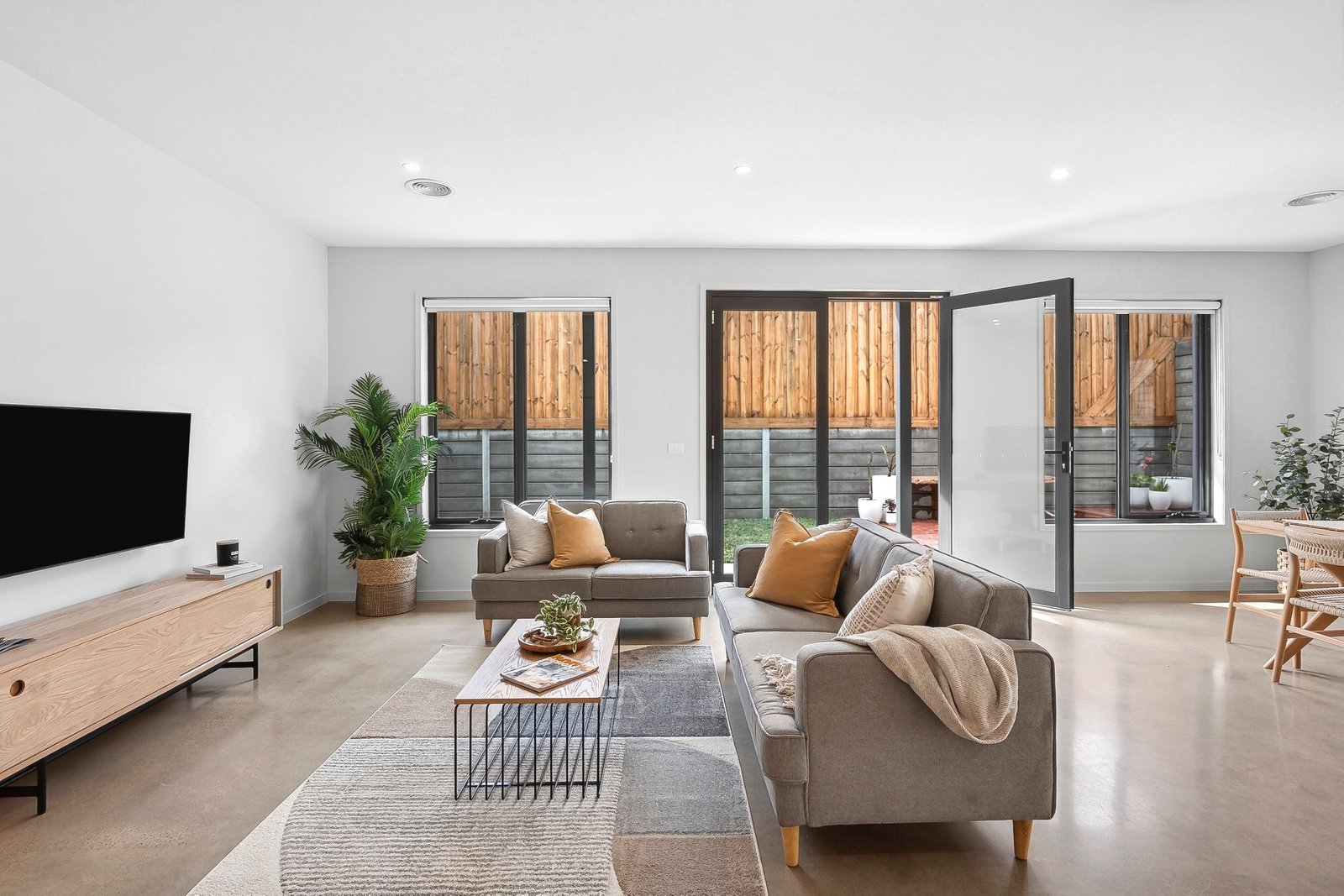 Gallery: 91 Highland Way