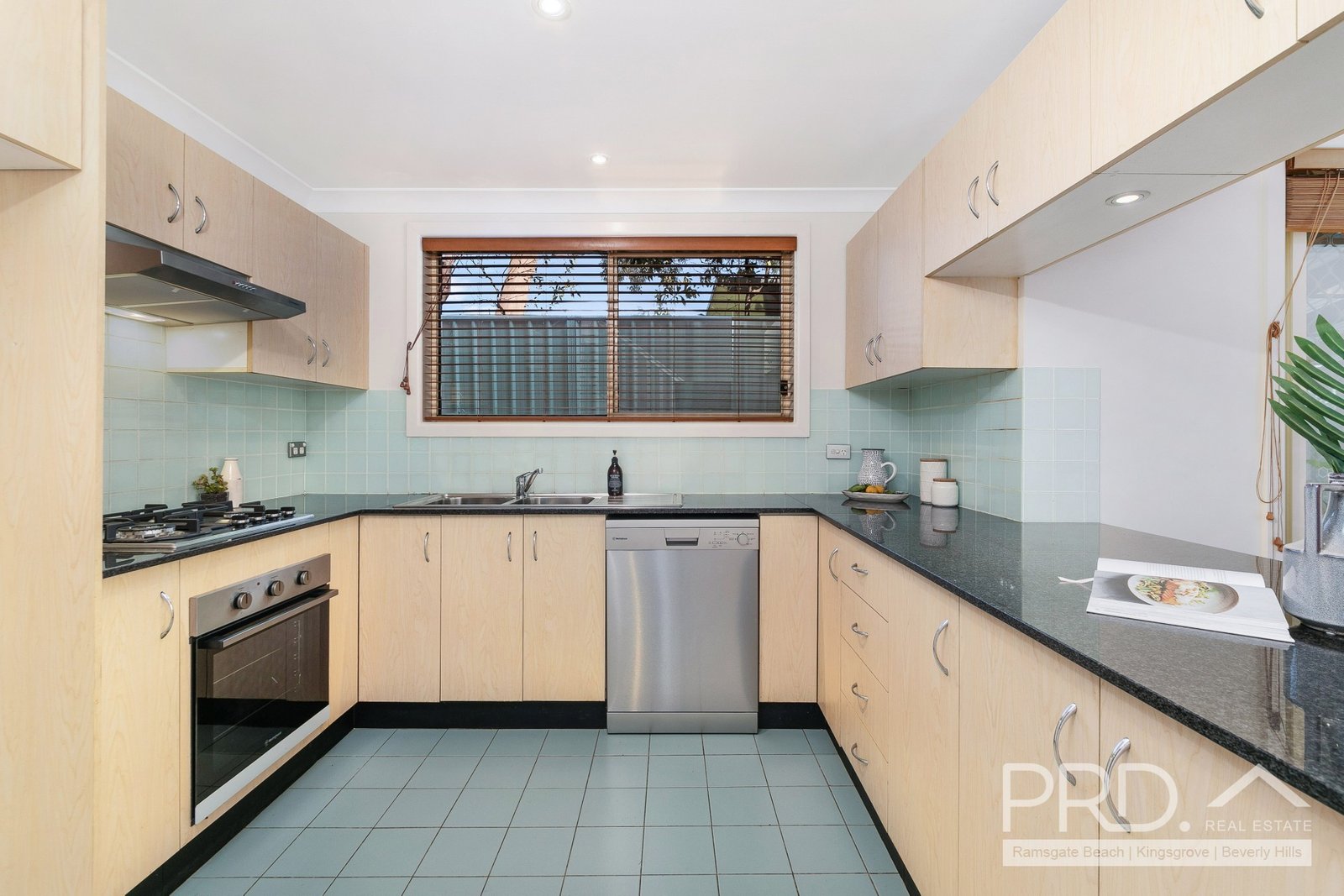 9/1 Shirley Road MIRANDA 4