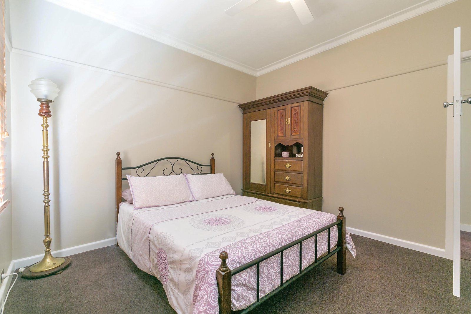 Gallery: 910 Armstrong Street