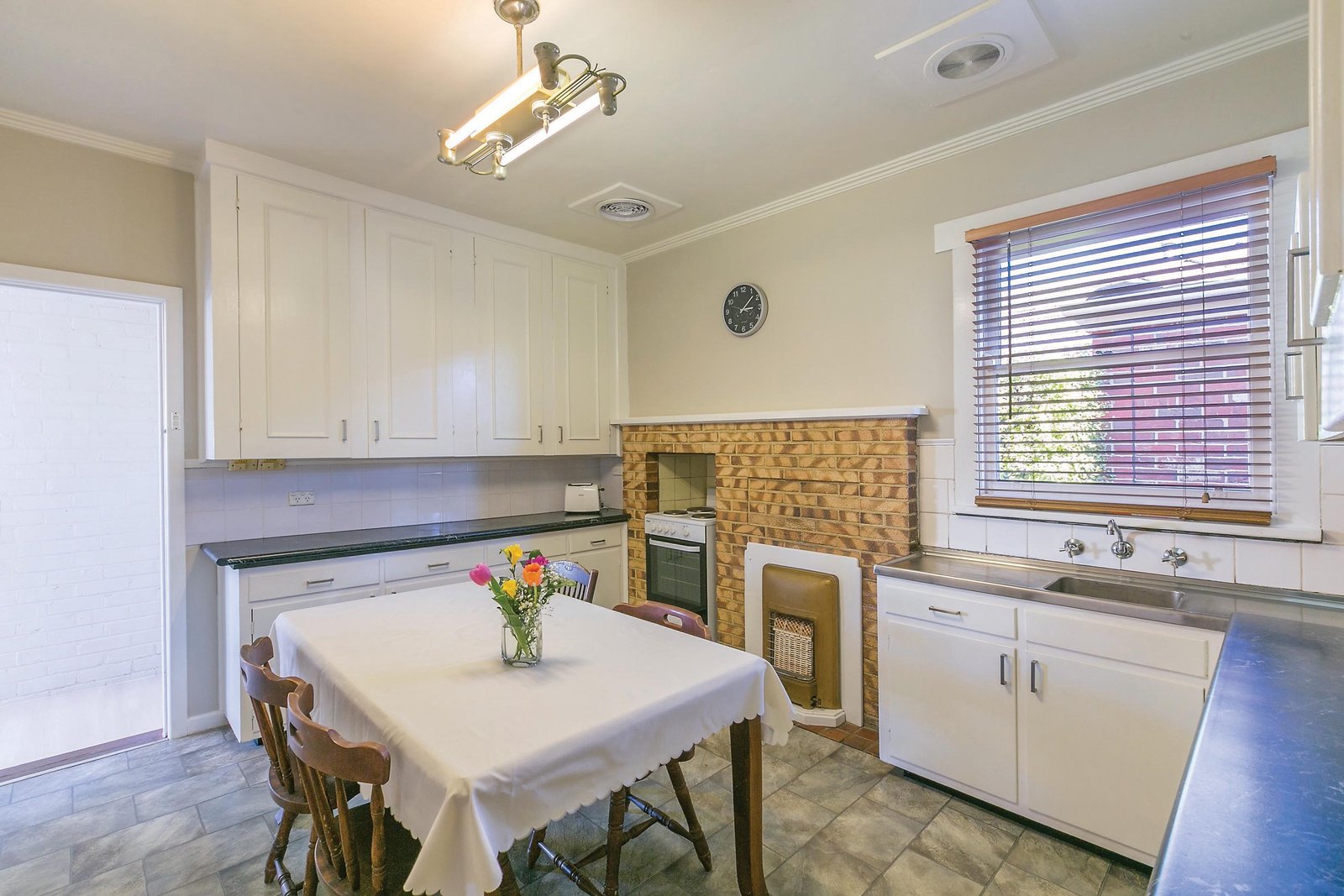 Gallery: 910 Armstrong Street