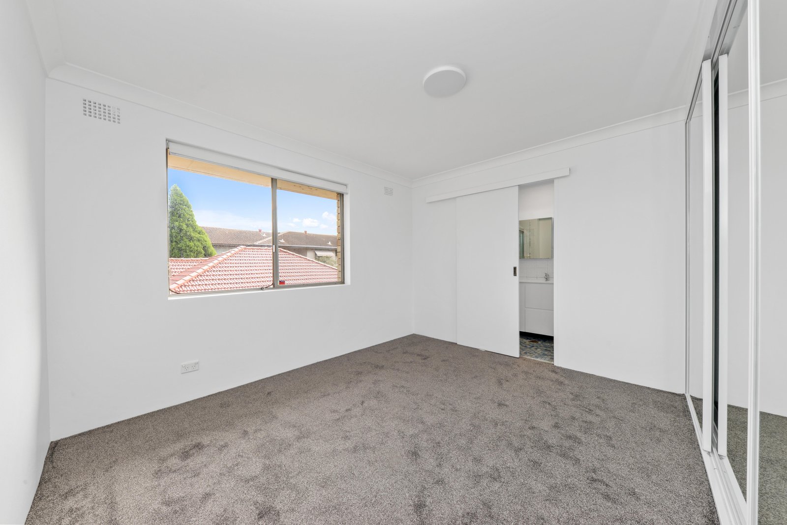 9/10 Kynaston Avenue RANDWICK 4