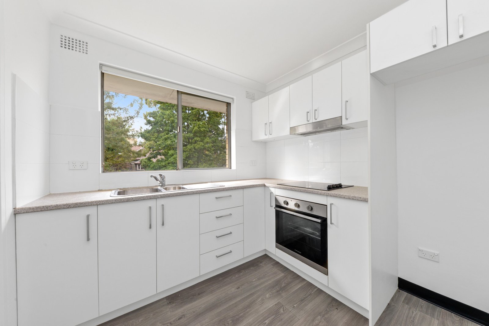 9/10 Kynaston Avenue RANDWICK 1