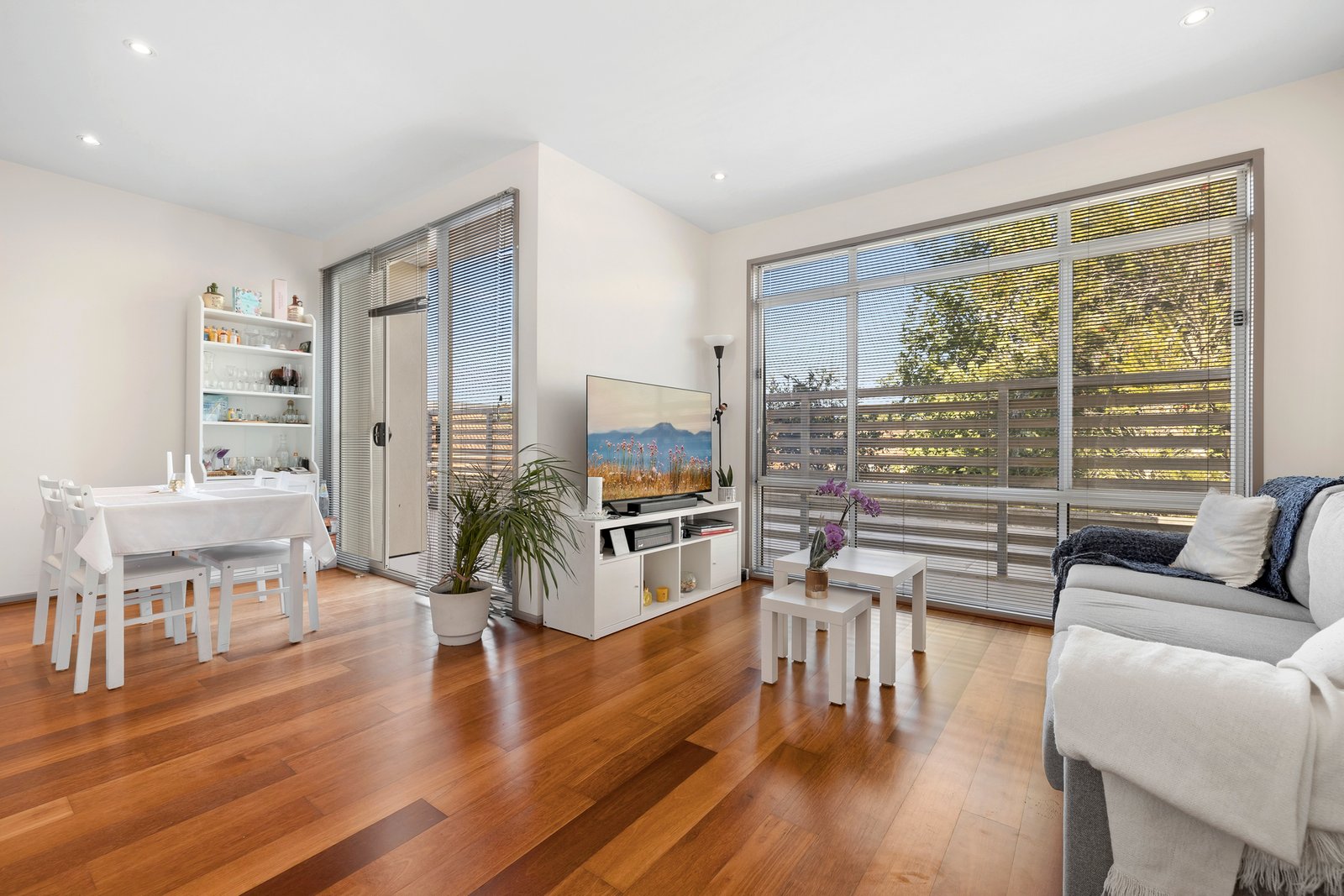 Gallery: 9/100-104 Poath Road