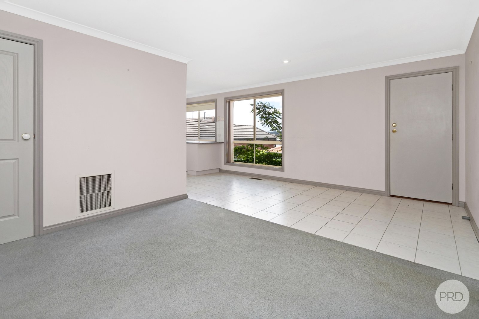 9/1010 Geelong Road CANADIAN 3