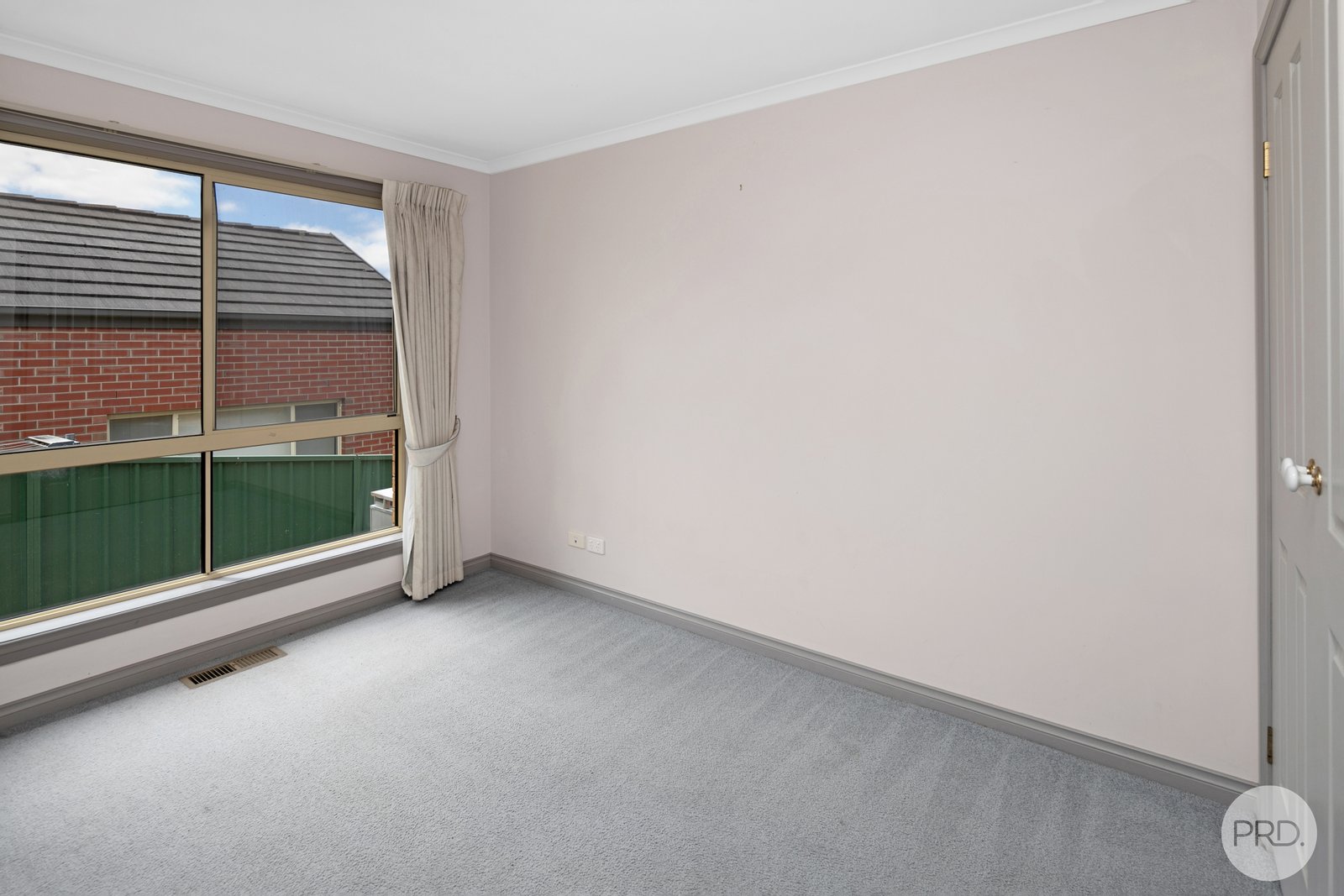 9/1010 Geelong Road CANADIAN 6