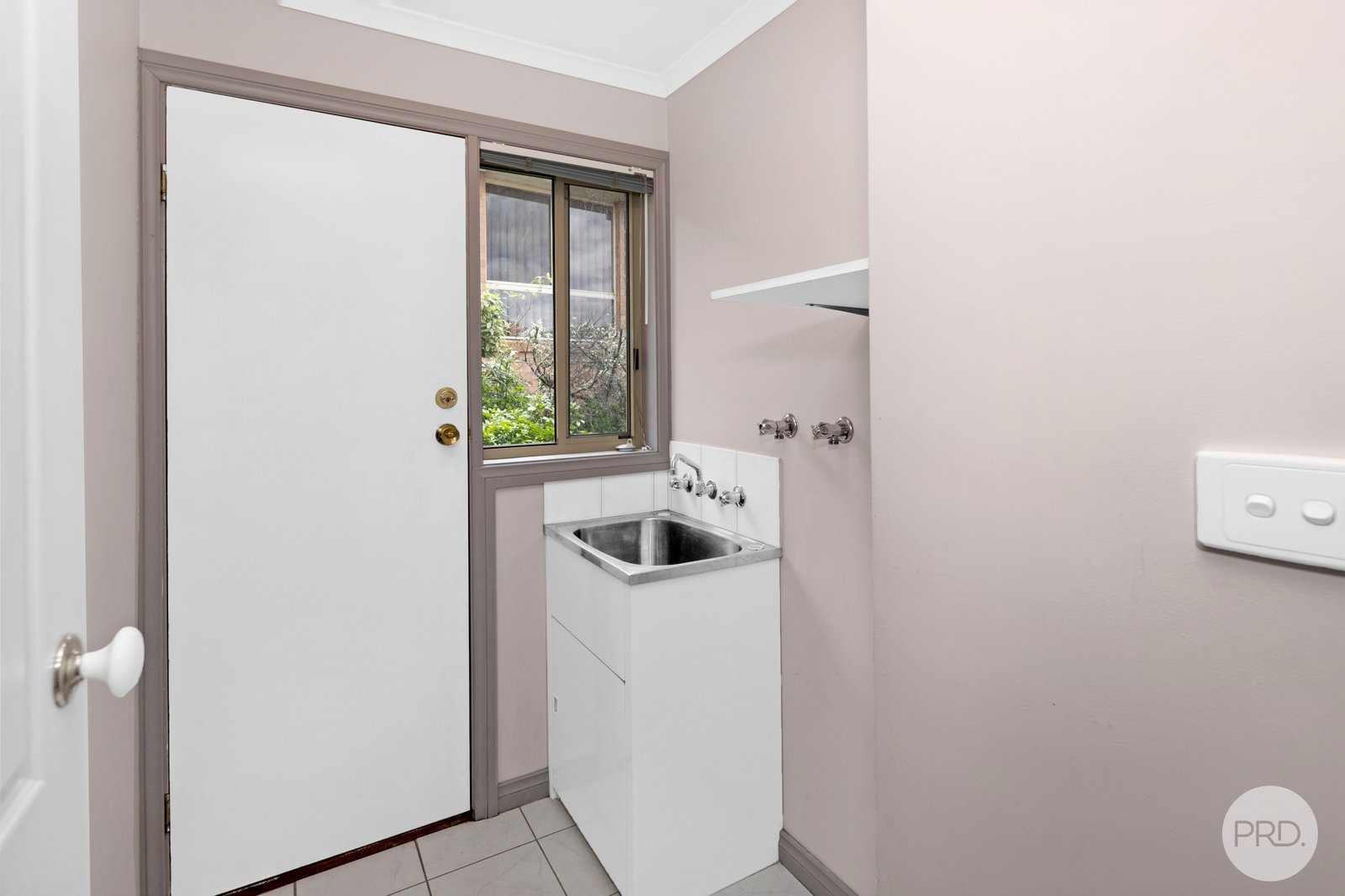 9/1010 Geelong Road CANADIAN 7