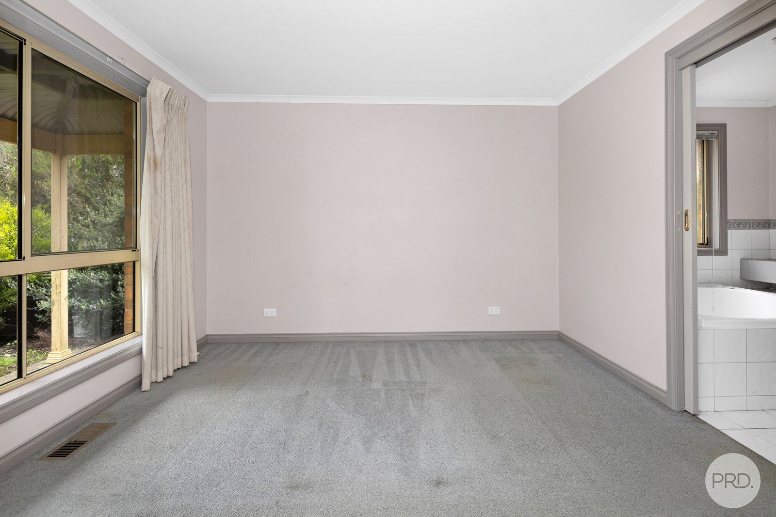 9/1010 Geelong Road CANADIAN 10