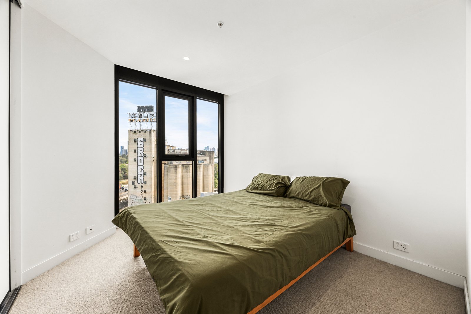 Gallery: 910/154 Cremorne Street