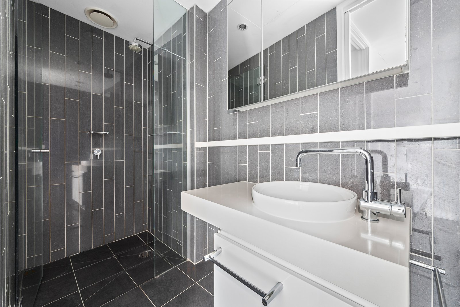 Gallery: 910/338 Kings Way