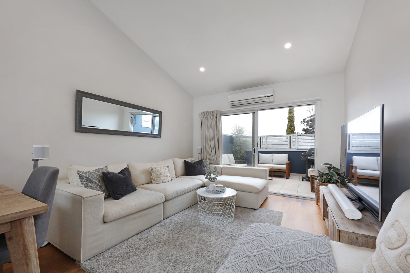 Gallery: 9/1036 North Road