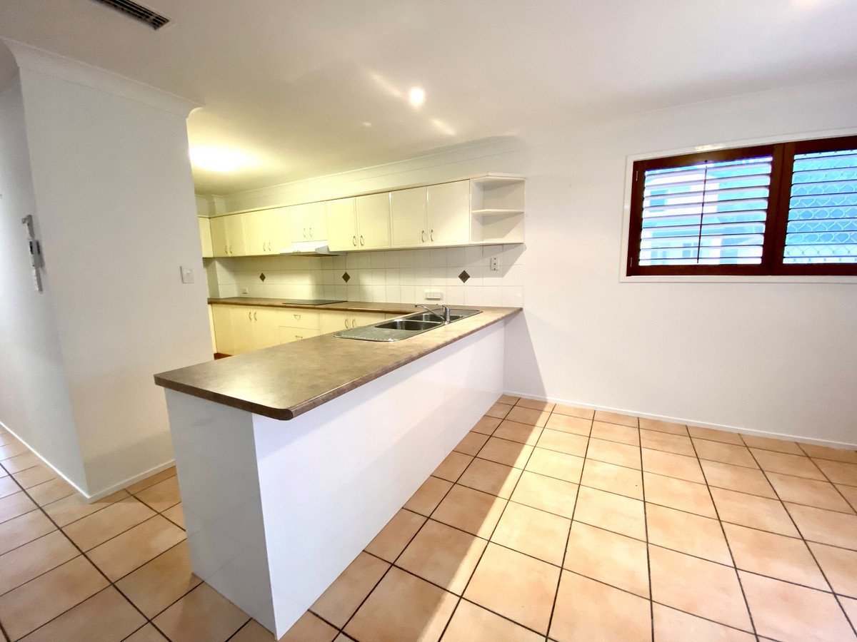 9/11 Beachcomber Court Burleigh Waters 3