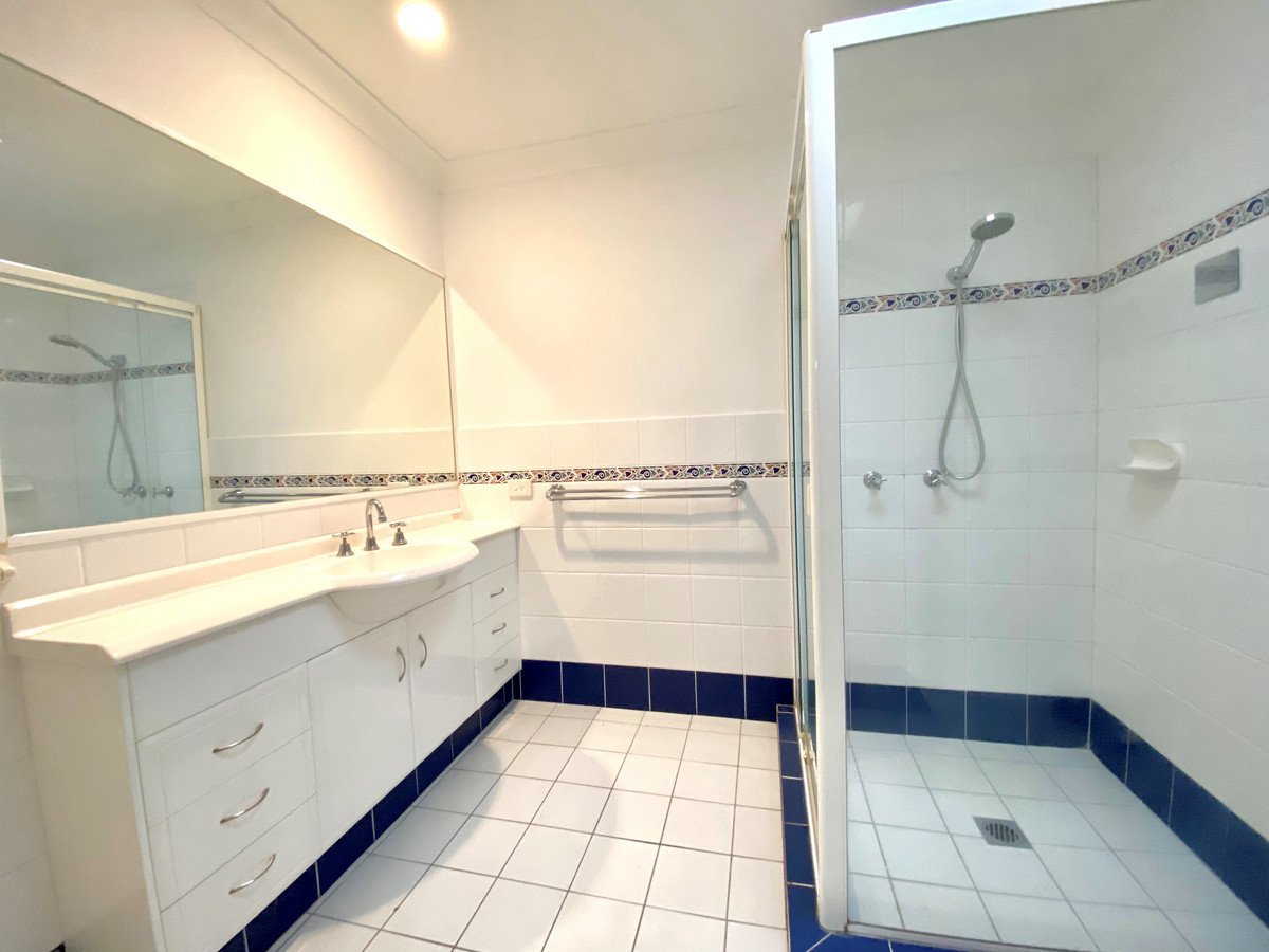 9/11 Beachcomber Court Burleigh Waters 10