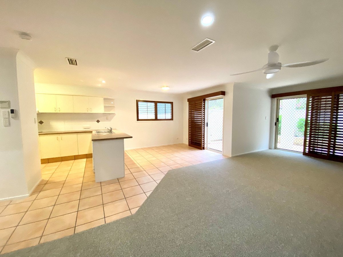 9/11 Beachcomber Court Burleigh Waters 2