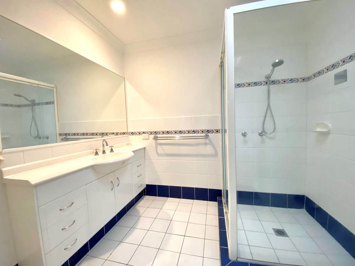 9/11 Beachcomber Court Burleigh Waters 10