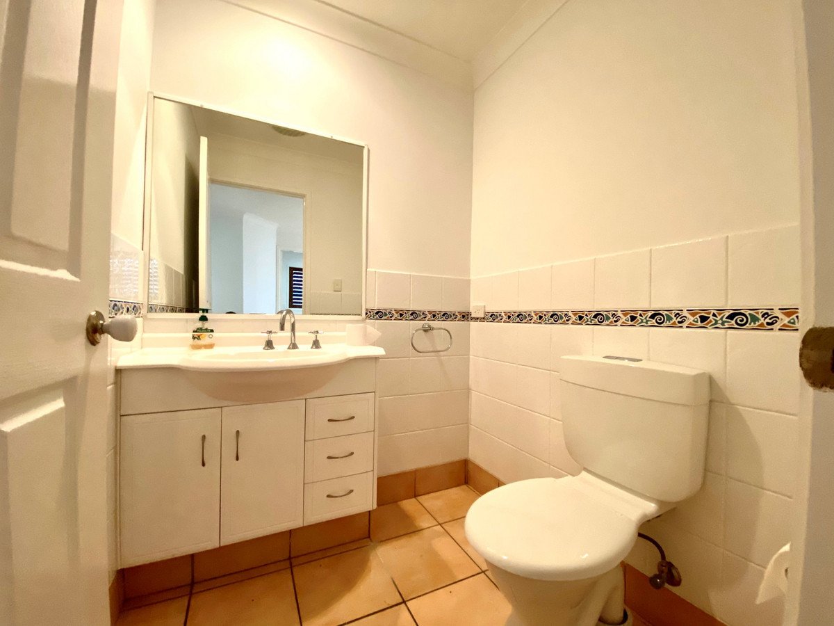 9/11 Beachcomber Court Burleigh Waters 14