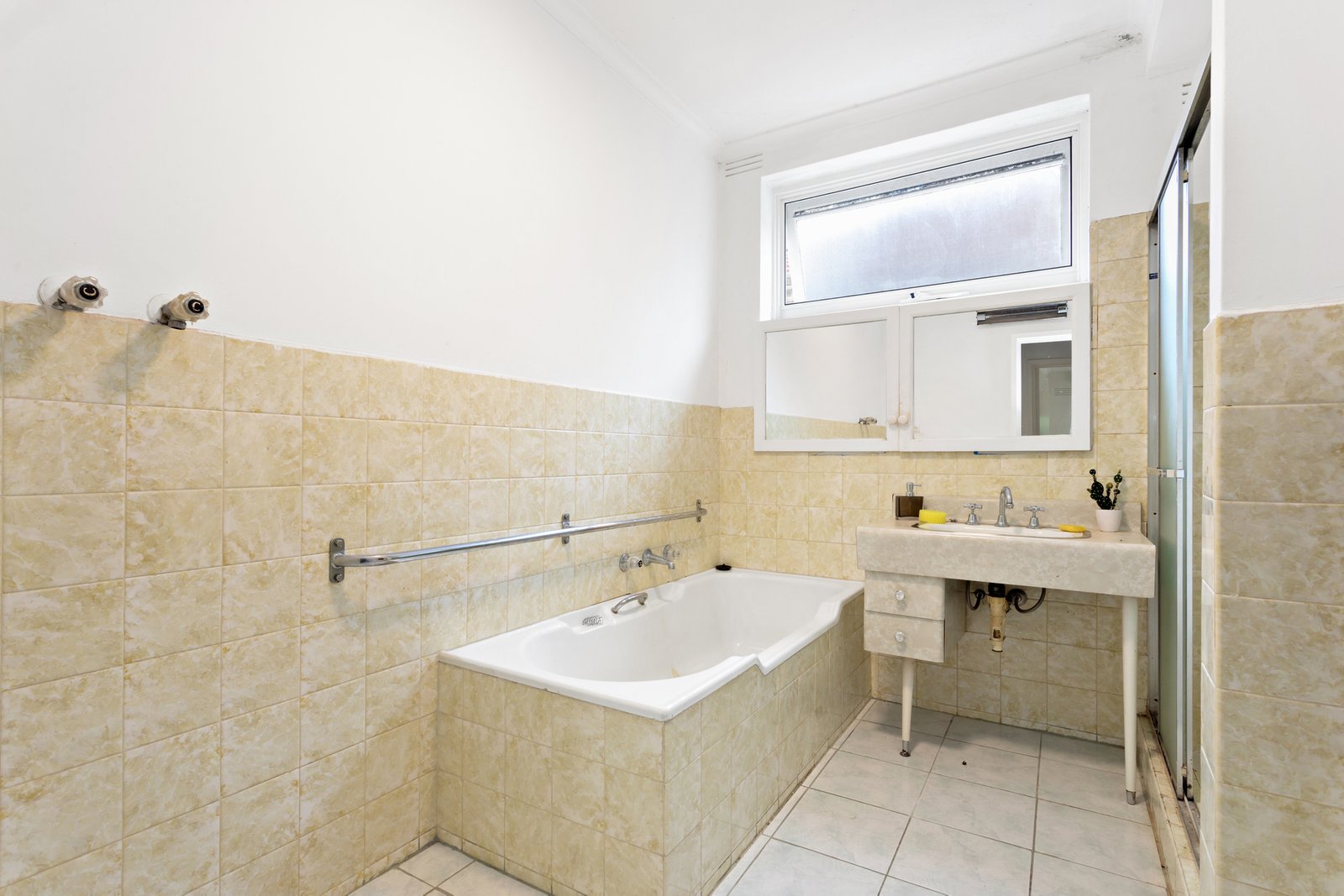 Real Estate and Property in 9/11 Downshire Road, Elsternwick, VIC