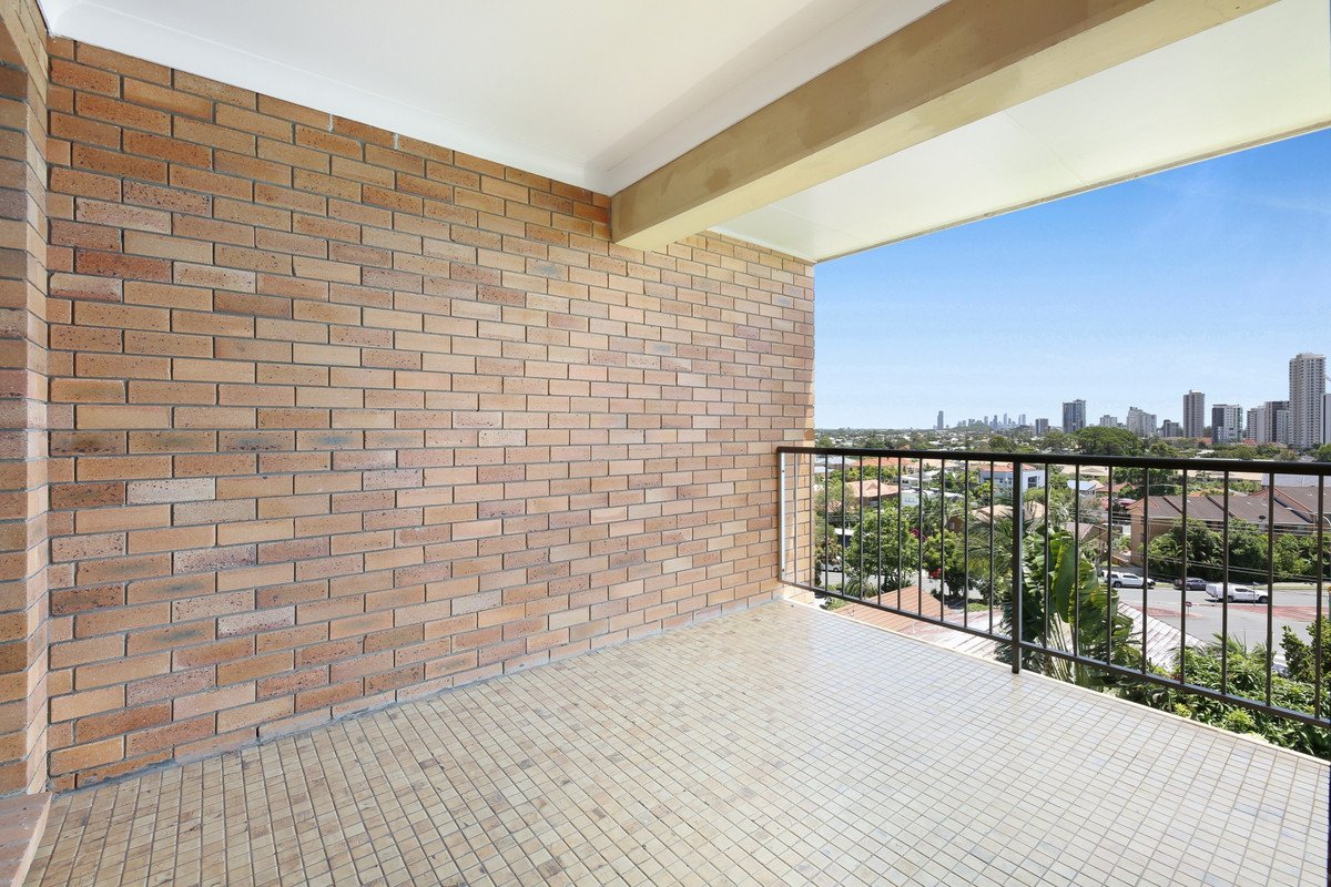 9/11 East Street BURLEIGH HEADS 2