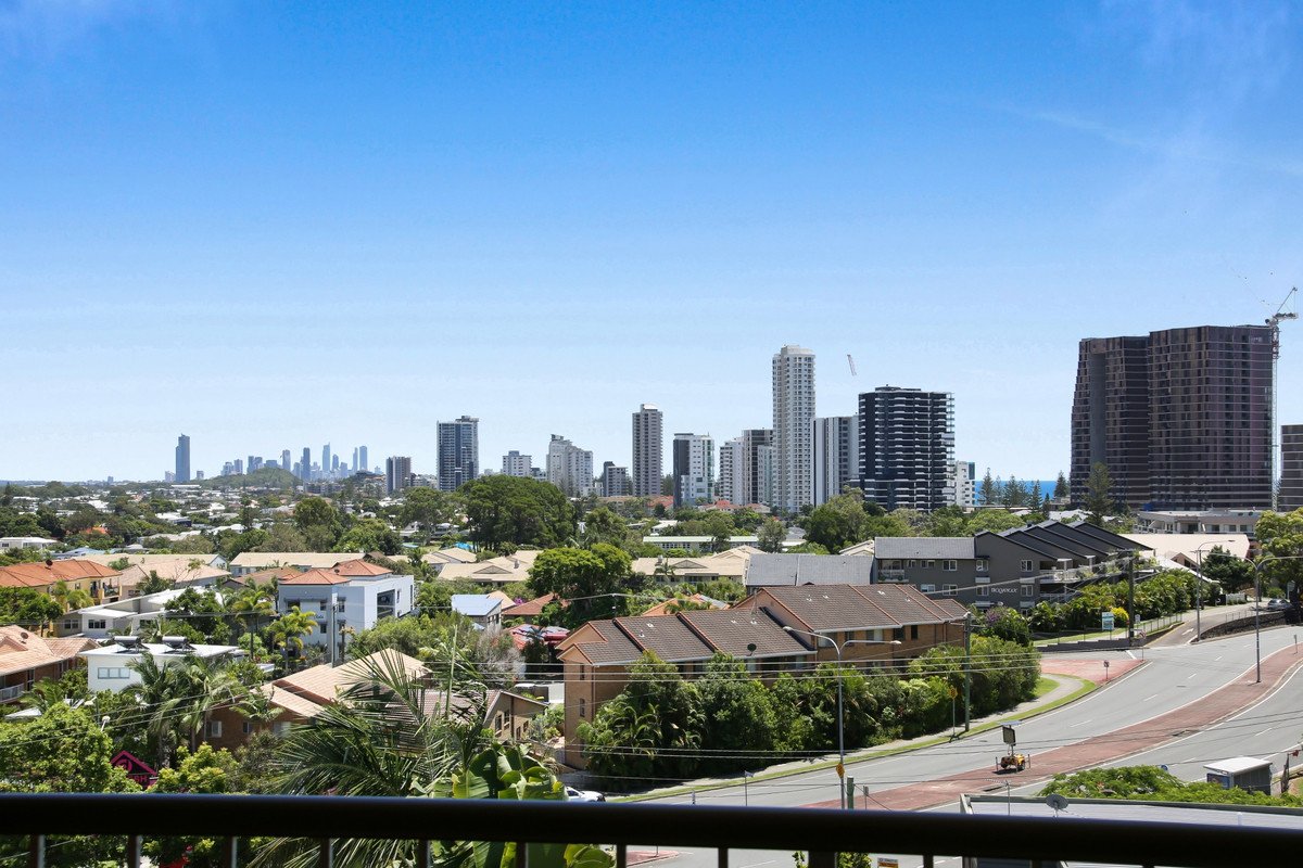 9/11 East Street BURLEIGH HEADS 4