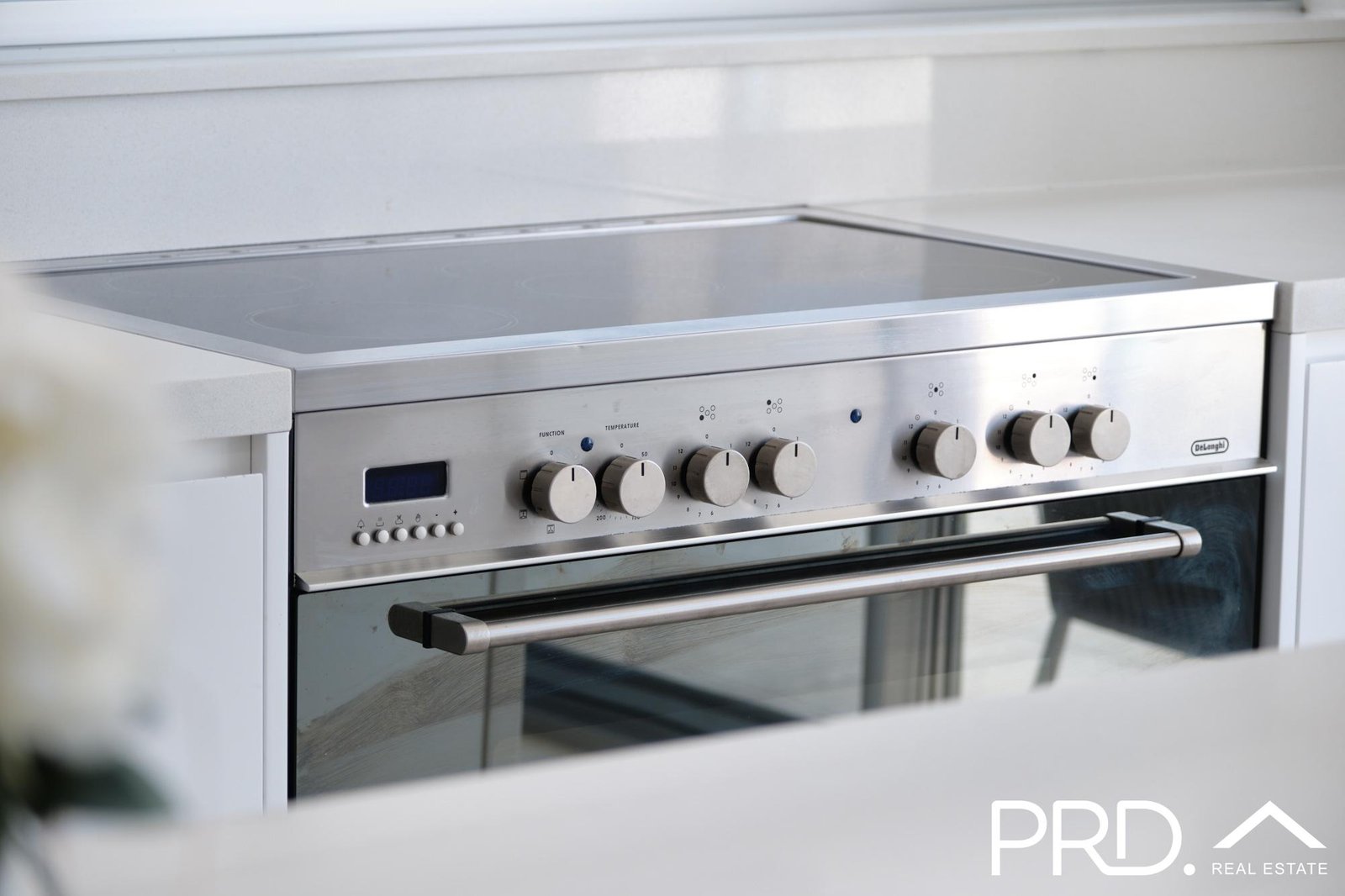 911 Henry Lawson Drive PICNIC POINT 6