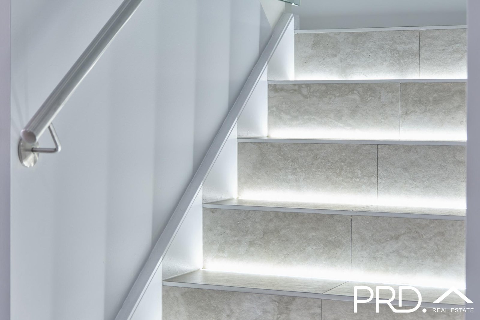 911 Henry Lawson Drive PICNIC POINT 8