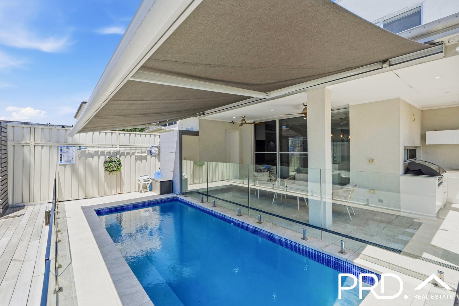 911 Henry Lawson Drive PICNIC POINT 16