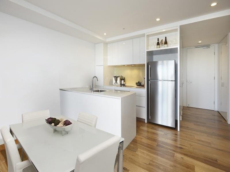Gallery: 911/101 Bay Street