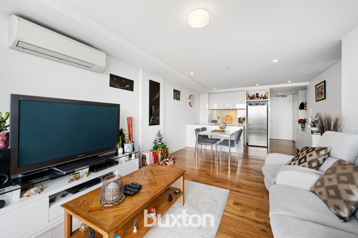 Gallery: 911/101 Bay Street