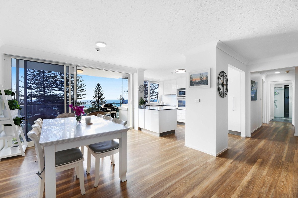 9/114 The Esplanade Burleigh Heads 4
