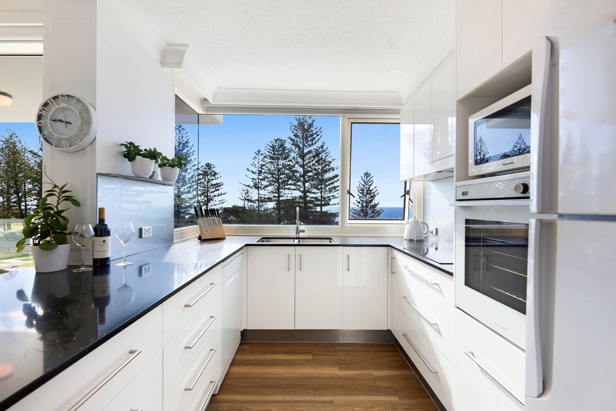9/114 The Esplanade Burleigh Heads 6