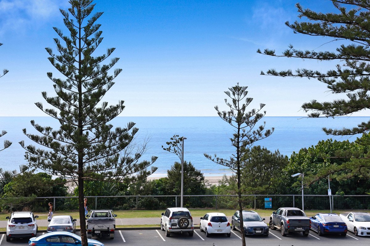 9/114 The Esplanade Burleigh Heads 11