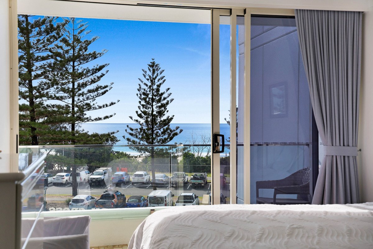9/114 The Esplanade Burleigh Heads 14