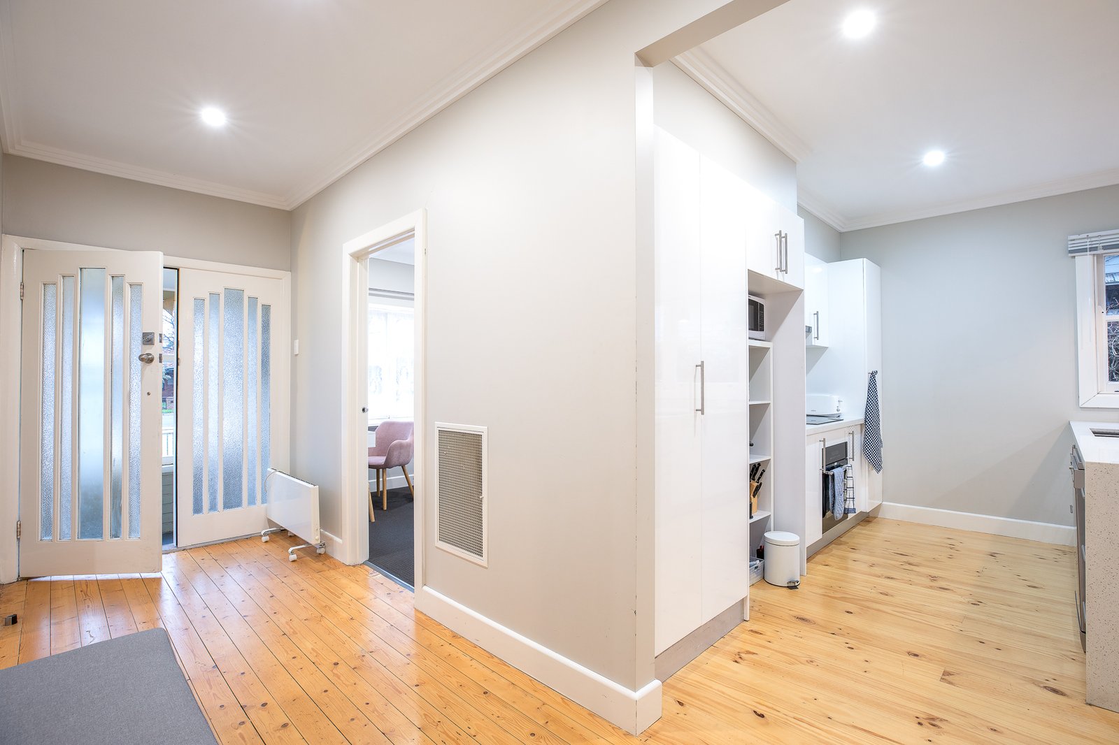 Gallery: 912 Lydiard Street North
