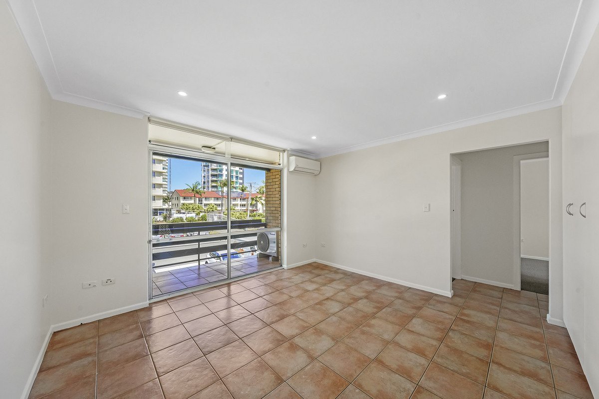 9/126 The Esplanade Burleigh Heads 6