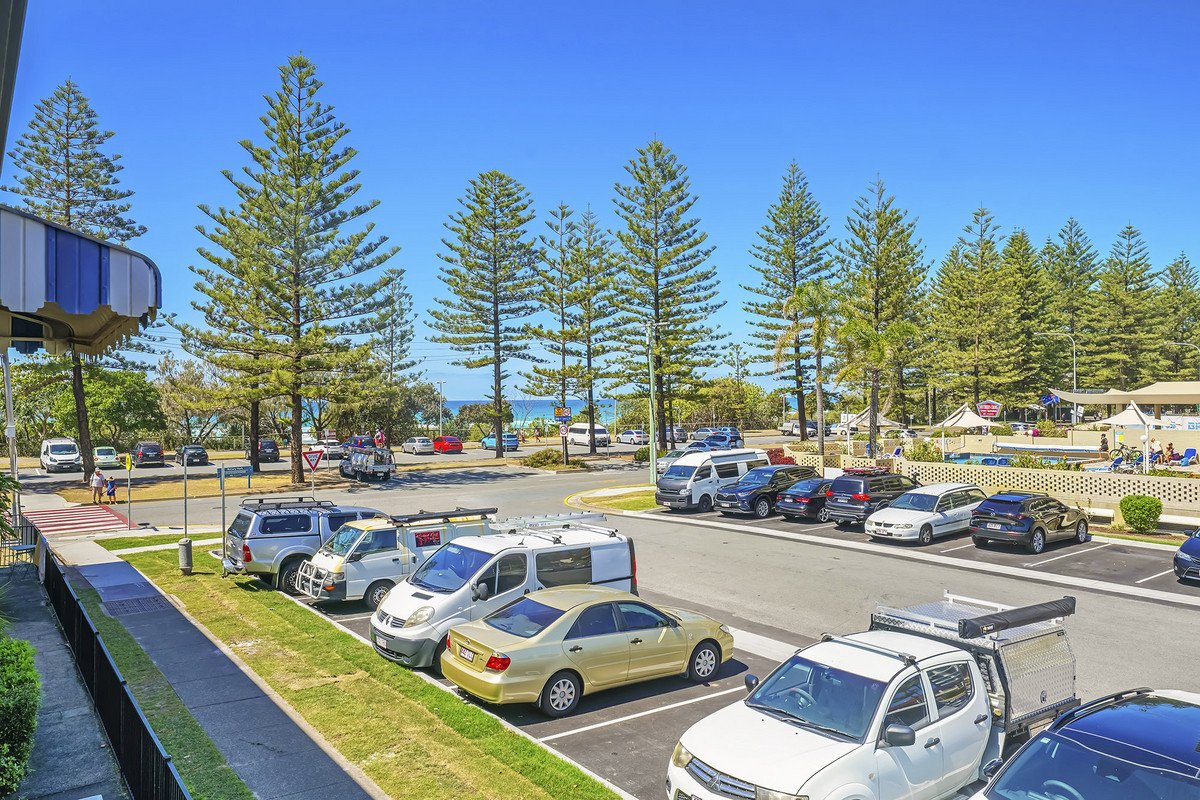 9/126 The Esplanade Burleigh Heads 4