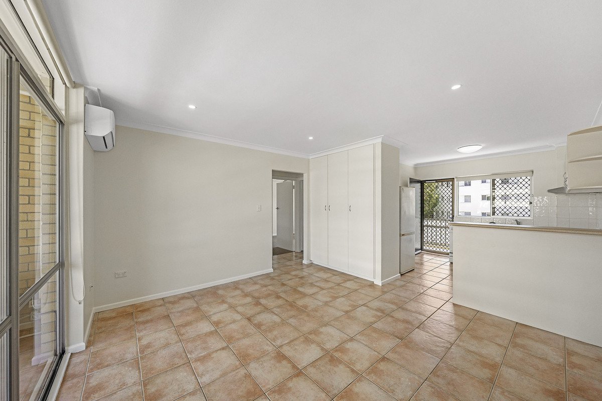 9/126 The Esplanade Burleigh Heads 5