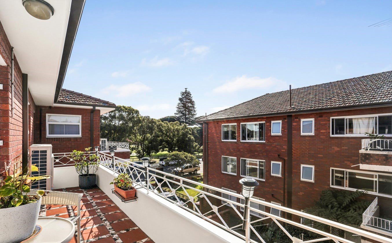 9/128 Chuter Avenue RAMSGATE BEACH 5