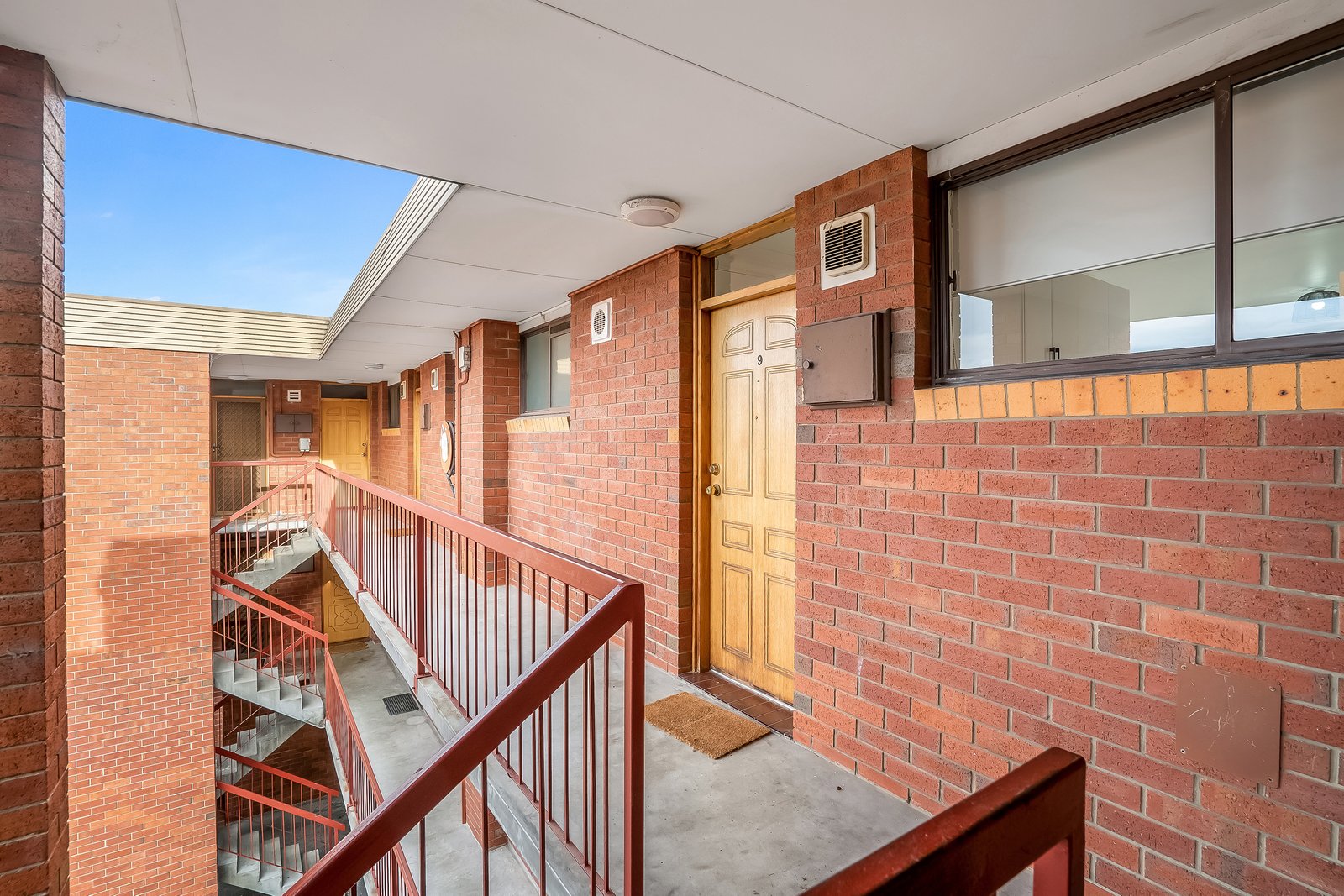 9/13 Commercial Road NORTH HOBART 9