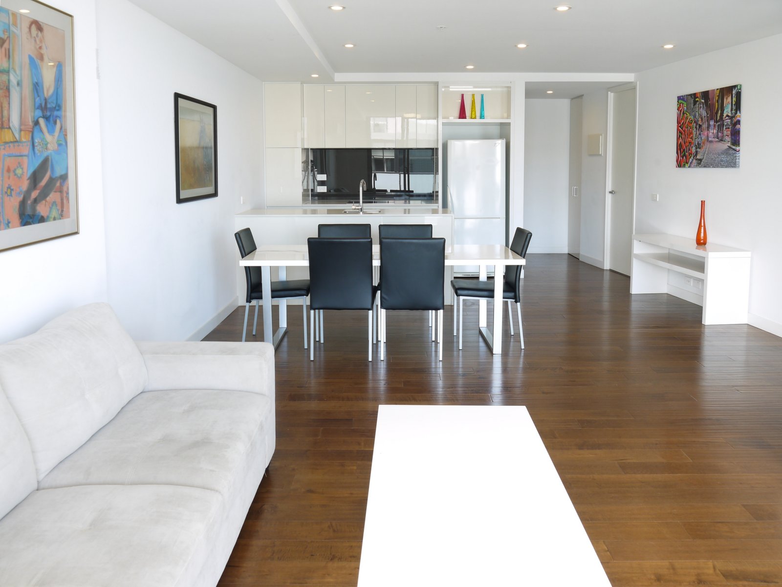 Gallery: 913/101 Bay Street