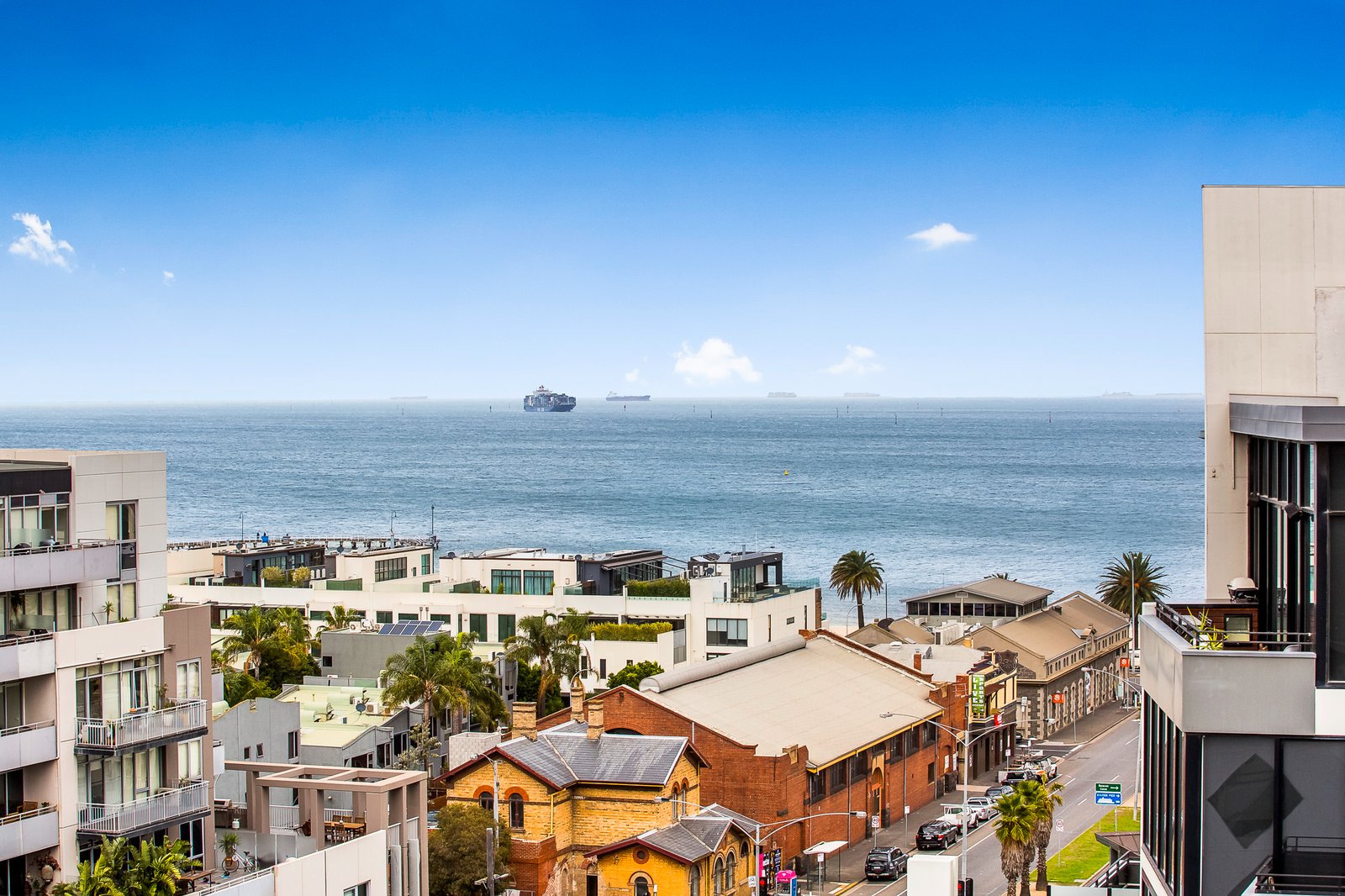 Gallery: 913/101 Bay Street