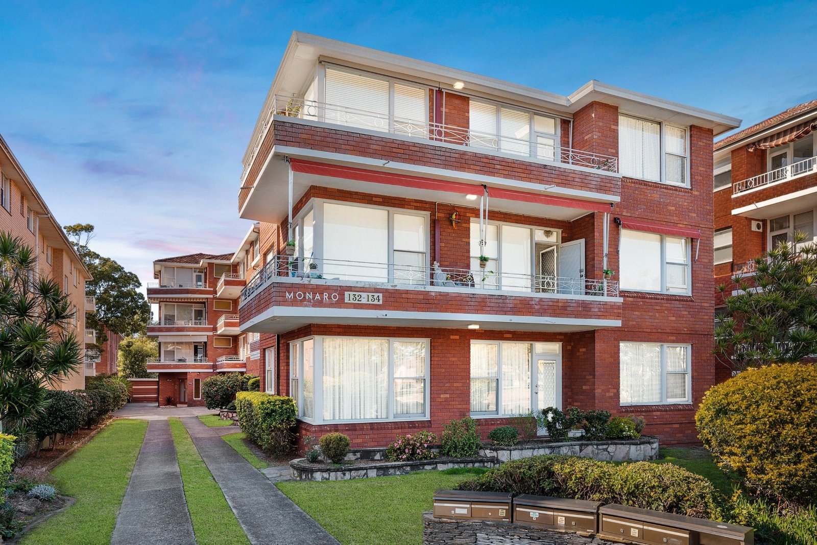 9/132-134 Chuter Avenue RAMSGATE BEACH 1