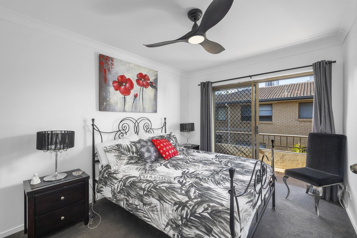 9/133 Old Burleigh Road Broadbeach 5