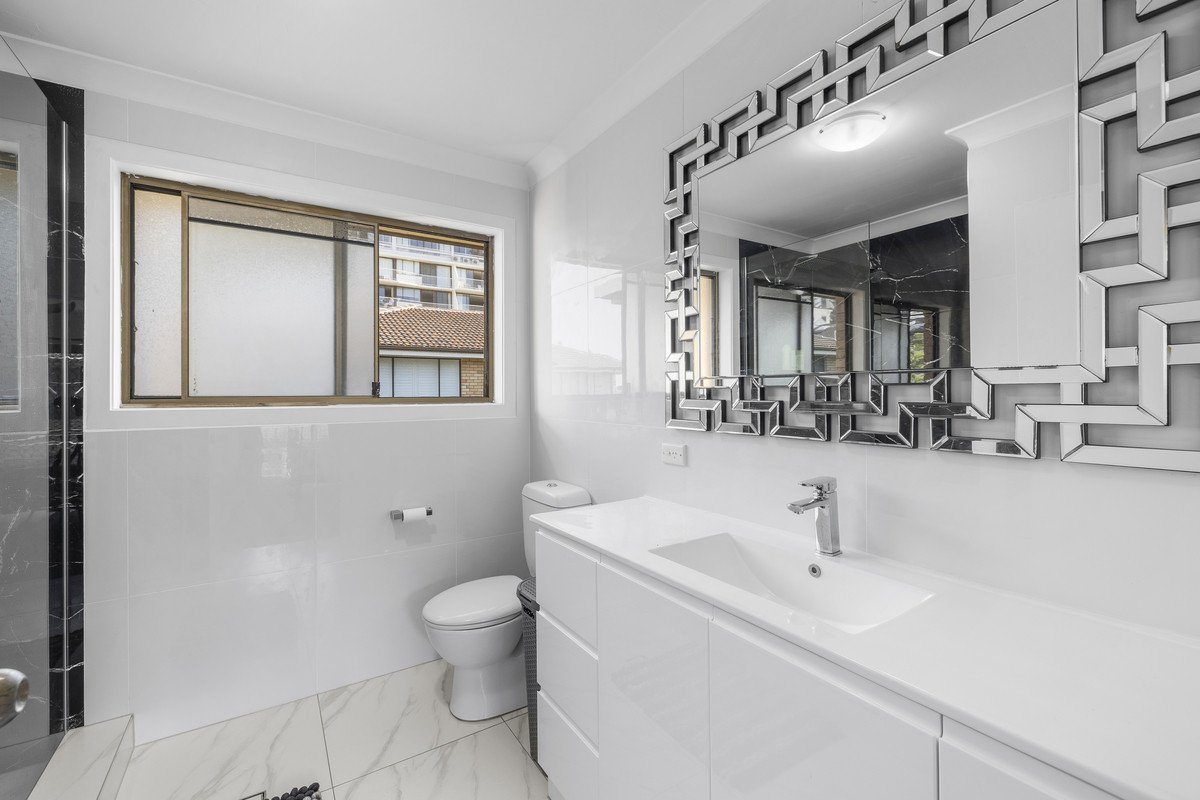 9/133 Old Burleigh Road Broadbeach 7